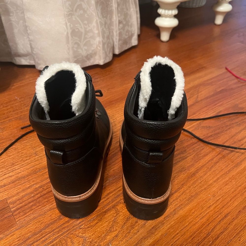 Never worn Marc Fisher Izzie Cold Weather Boots. Size 7.5 - Picture 3 of 3
